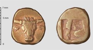 Τὸ σπάνιο νόμισμα τοῦ 6ου π.Χ. αἰώνα ἀπὸ ἤλεκτρο μὲ παράσταση κεφαλῆς ταύρου στὴν μία ὄψη του.